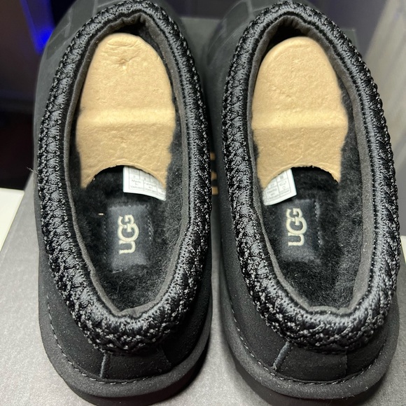 Men’s UGG slippers - Picture 12 of 13